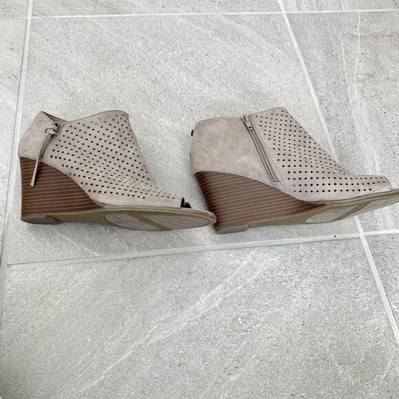 Anne Klein Gray Faux Suede Open Toe Bootie Wedge Heel Size 10 - Picture 3 of 6